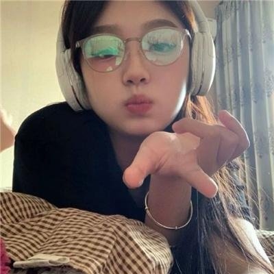冰属性男子与酷酷女同事